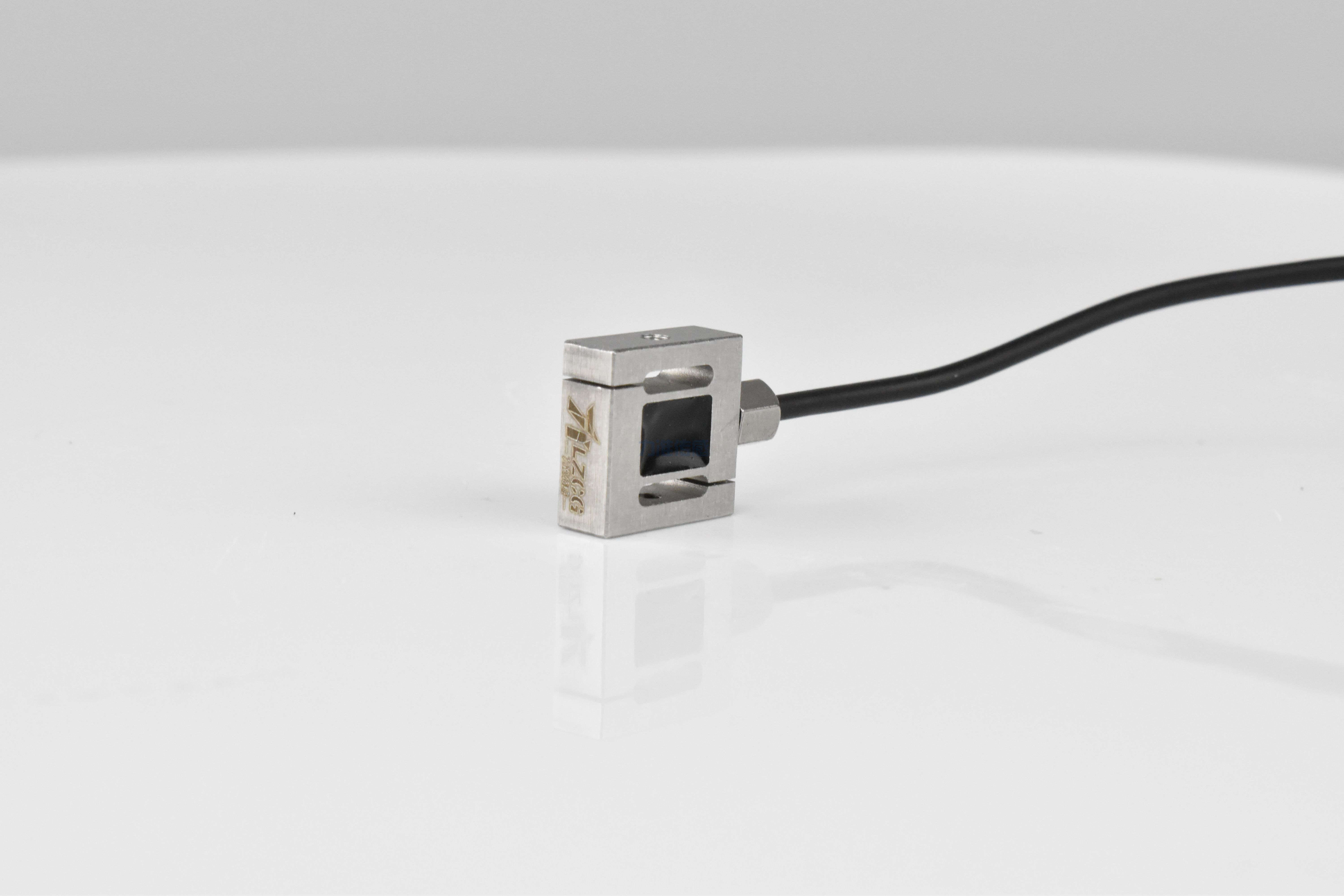 工業(yè)自動化領(lǐng)域的機器需要傳感器提供必要的信息(圖1) DSC_0531.JPG